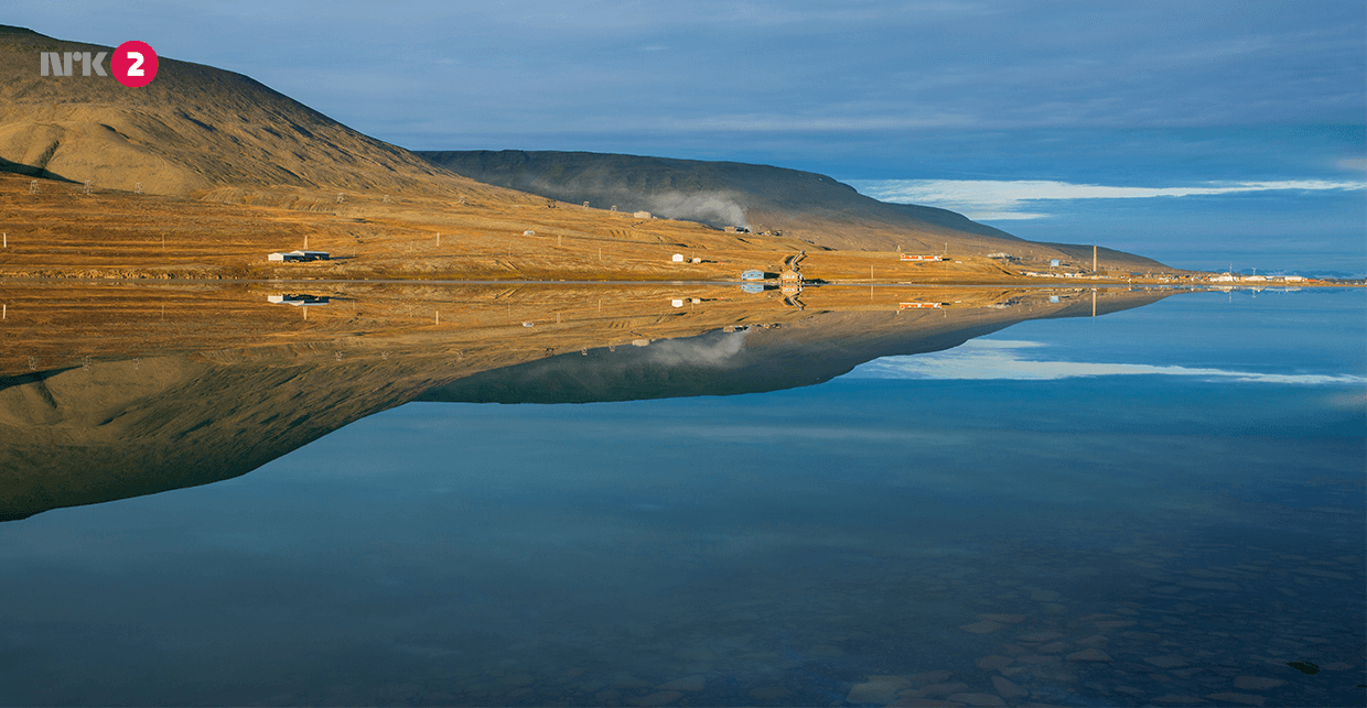 Longyearbyen, a bipolar city